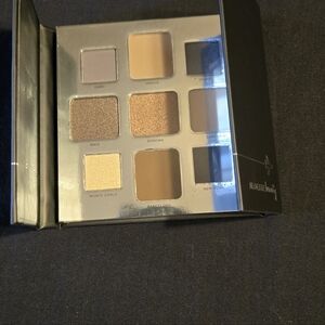 Makeup Palette with Neutral and Gold Shades